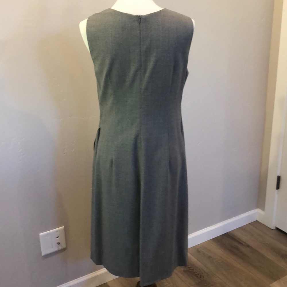 Classic heather grey Armani. Business chic. - Picture 4 of 6